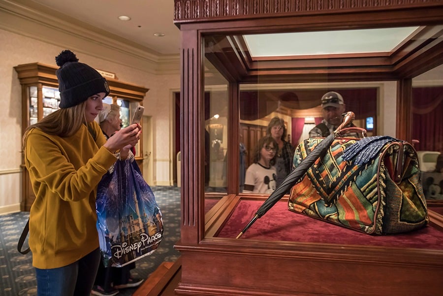 mary-poppins-returns-exhibit-carpet-bag