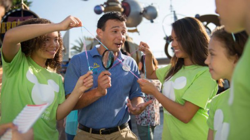 GirlScoutsDL02 – WDWINFO.COM Experience Celebrate Girl Scout Weekends at Disneyland The DIS GirlScoutsDL02 GirlScoutsDL02