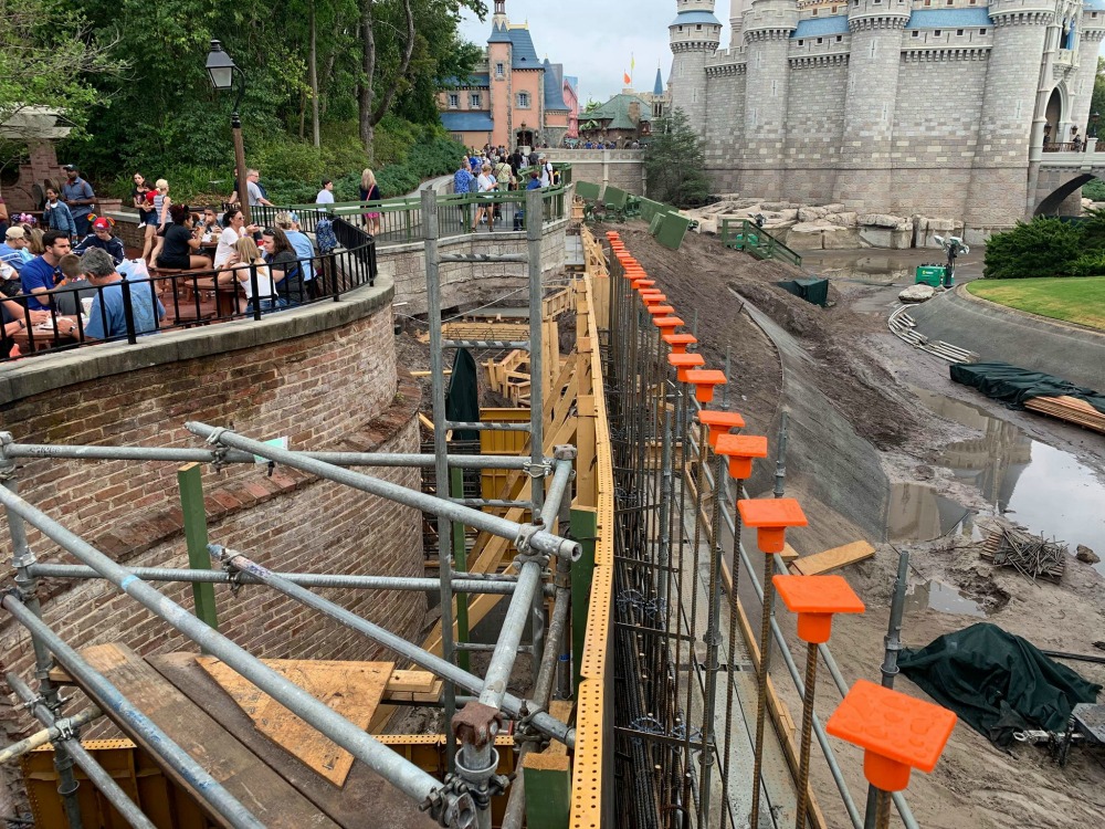 magic-kingdom-walkway-widening-construction5