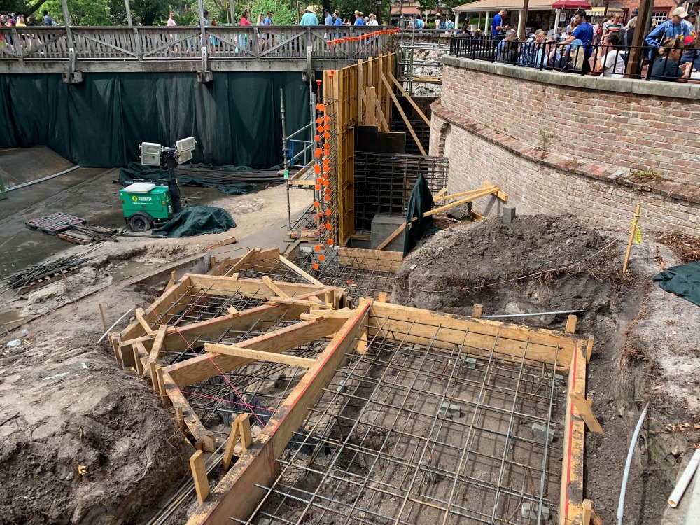 magic-kingdom-walkway-widening-construction6