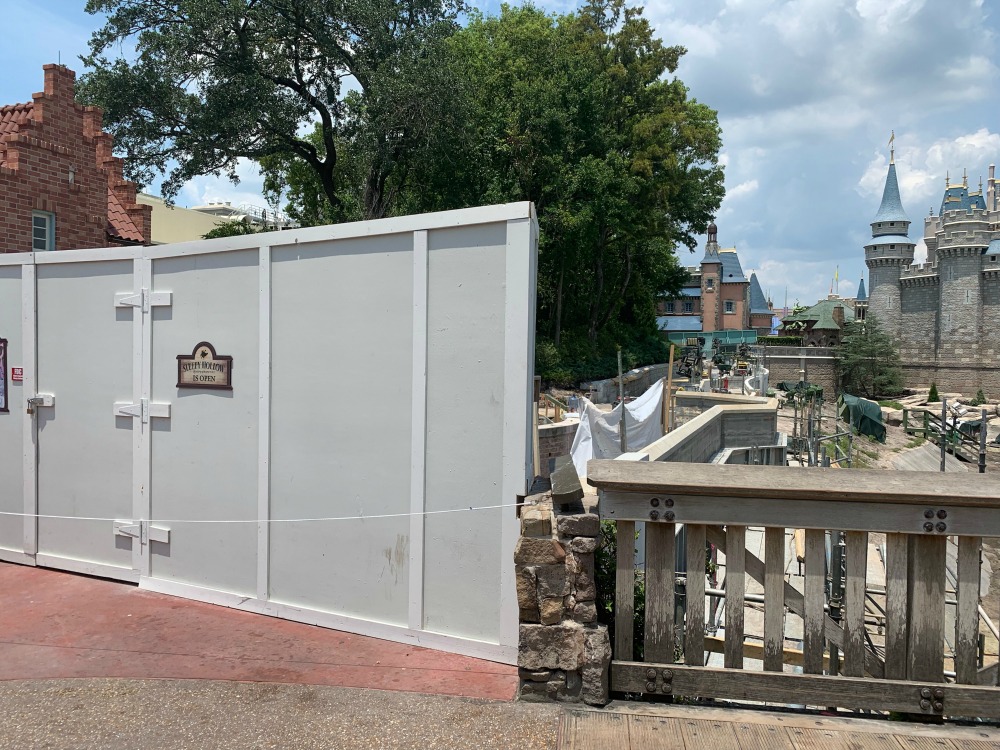 liberty-square-fantasyland-walkway-03