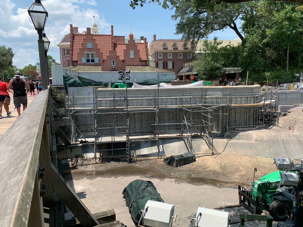 liberty-square-fantasyland-walkway-09