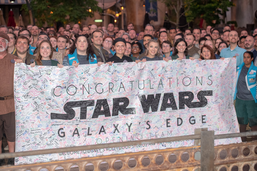SWGEWDWopeningteam-04 – WDWINFO.COM Hollywood Studios Introduces Galaxy's Edge Opening Team The DIS SWGEWDWopeningteam-04 SWGEWDWopeningteam-04