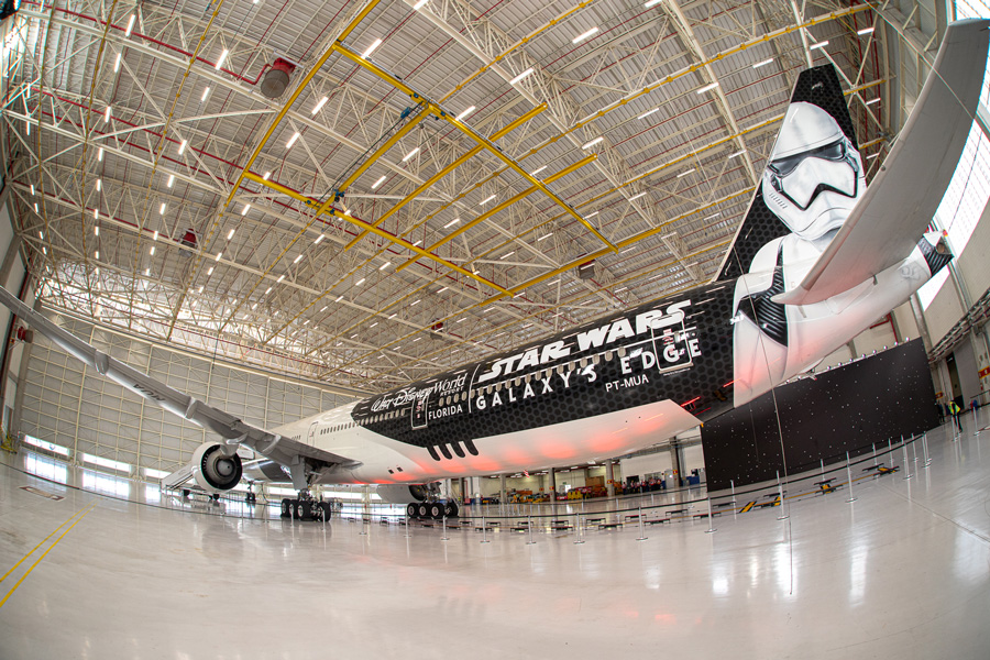 star-wars-airplane-1