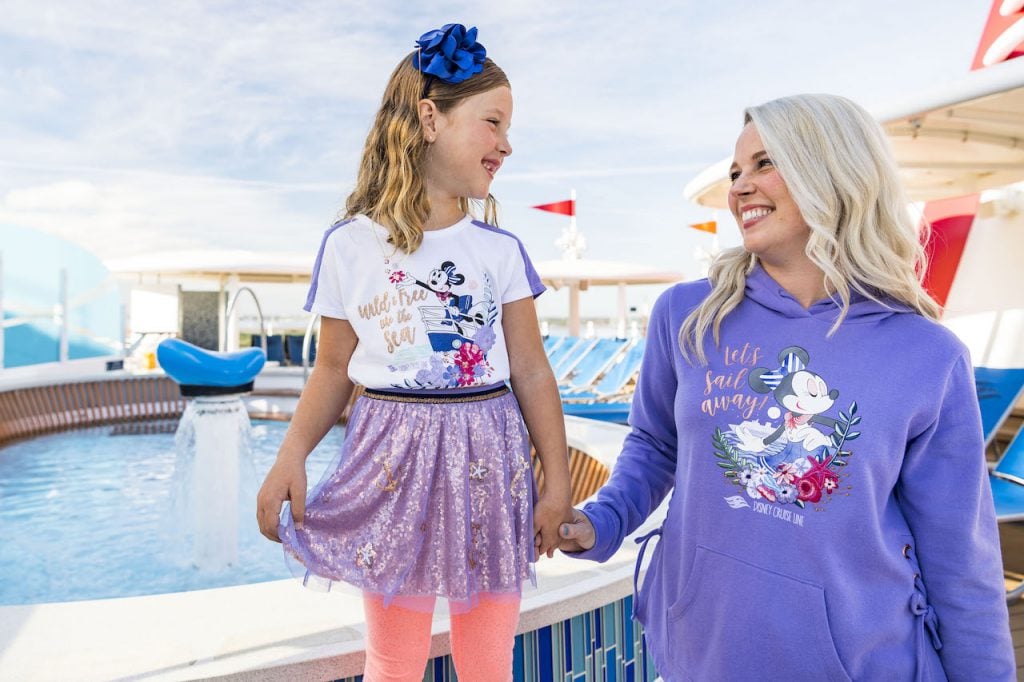 DCL-MinnieMerch-04