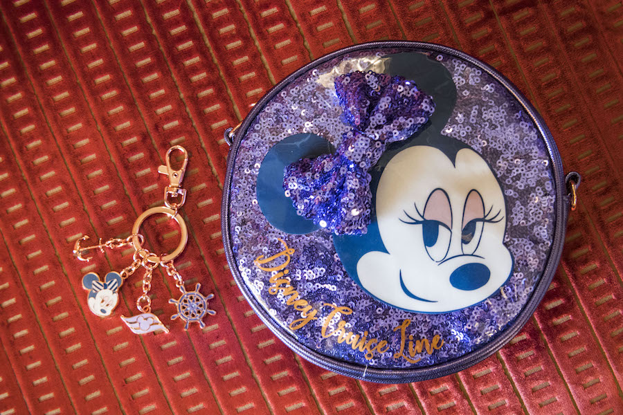DCL-MinnieMerch-07
