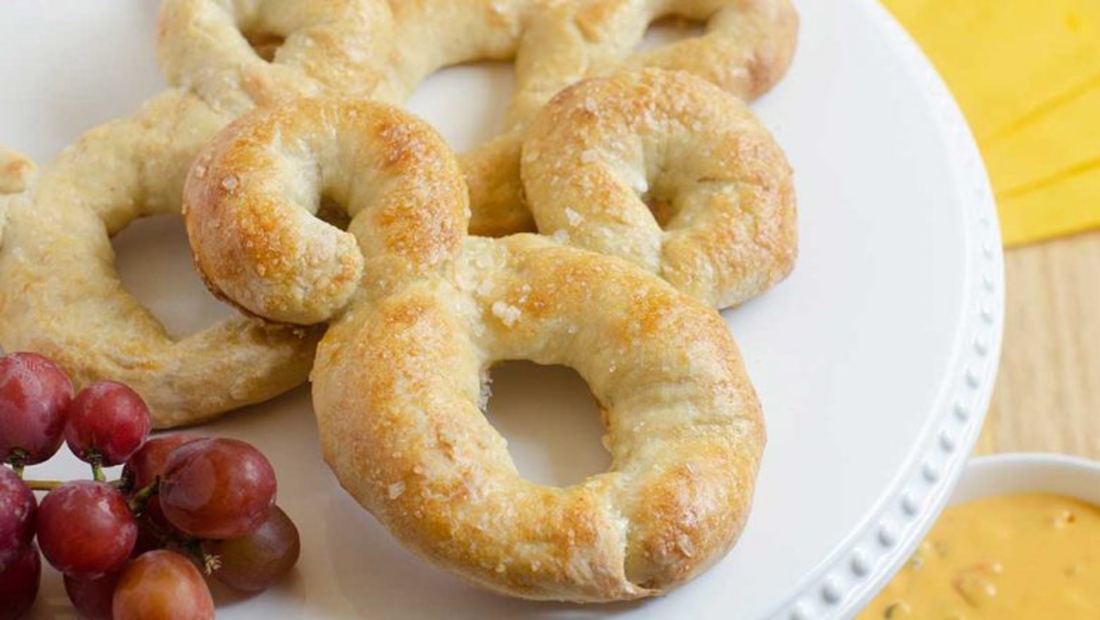 1180w-600h_082418_recipe-mpb-mickey-pretzel-and-dip-780x440 – WDWINFO.COM Saturday Snacks: Mickey Pretzels at Home 1180w-600h_082418_recipe-mpb-mickey-pretzel-and-dip-780x440