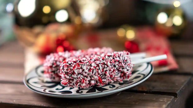 Disney Holiday Treats: Make Peppermint Marshmallow Wands at Home!