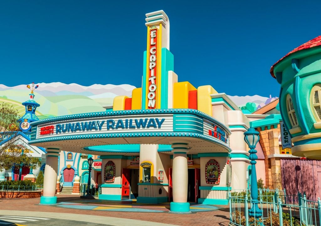 Disneyland Shares First Look Inside Mickey & Minnie’s Runaway Railway Attraction dlr-mmrr-exterior