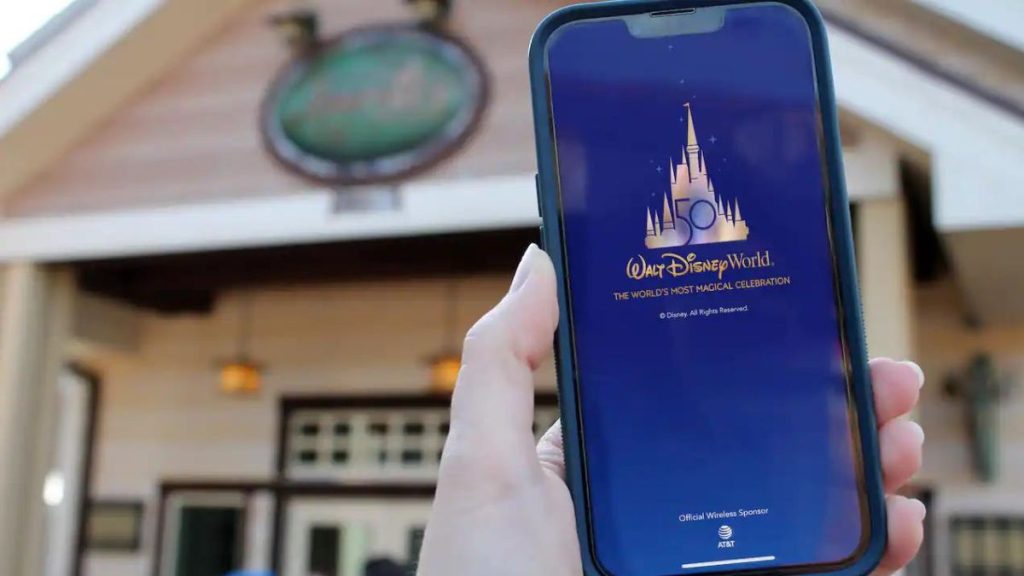 Mobile Order: The Disney Parks Timesaver You Aren’t Using (But Should!) mobile-order-DS-wdw