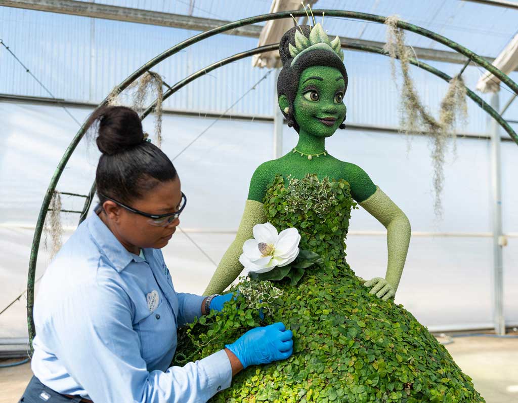 princess-tiana-topiary โ WDWINFO.COM Fun Facts About Walt Disney World Cast Members princess-tiana-topiary