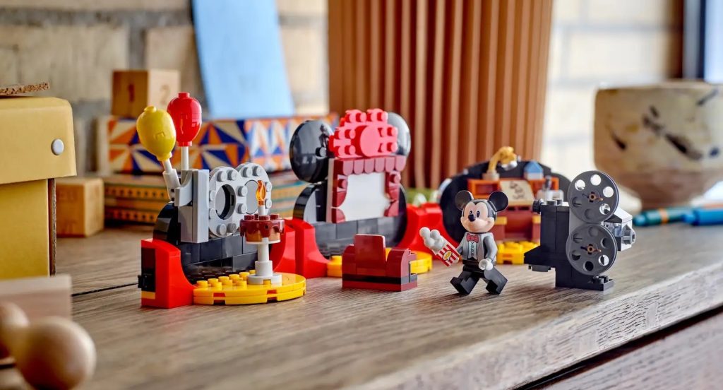 New Disney100 LEGO Set: Disney 100 Years Celebration 40600_alt4