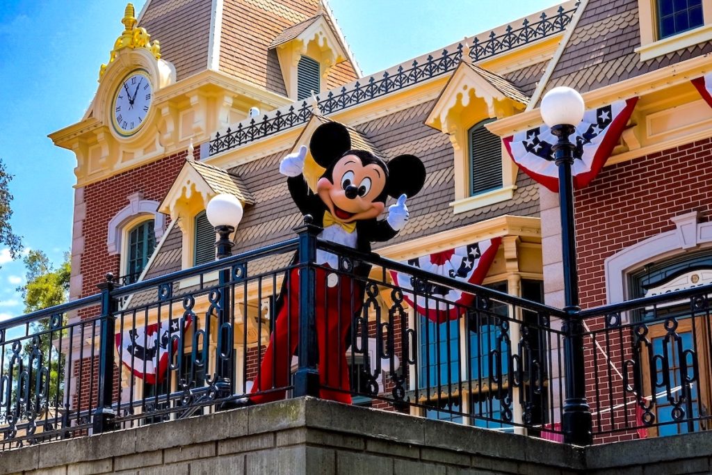 The Unspoken Etiquette of Disney Character Meet & Greets