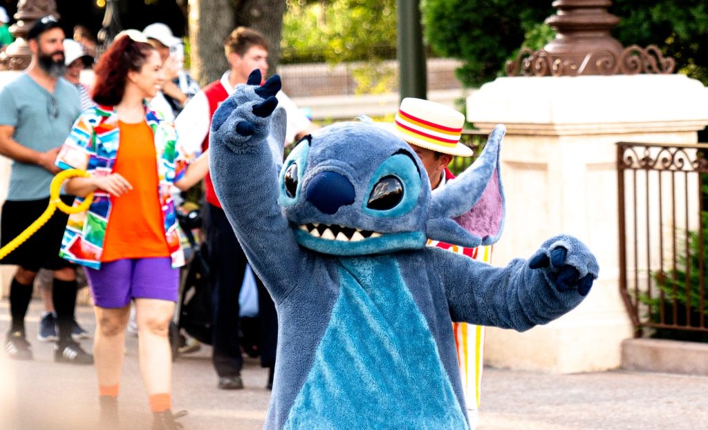 Completing Your Character Autograph Book in the Disney Parks