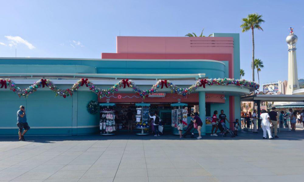 DHS-holiday-decor-wdw 6 – WDWINFO.COM Santa Gertie Means Christmas Has Arrived at Disney’s Hollywood Studios! DHS-holiday-decor-wdw 6