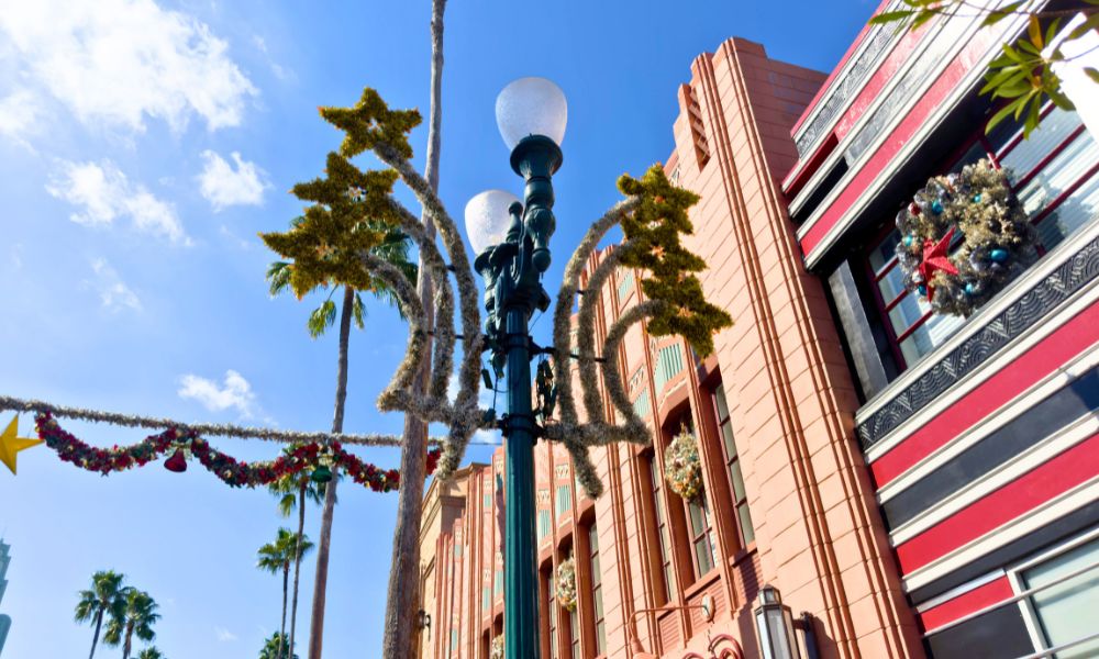 DHS-holiday-decor-wdw 8 – WDWINFO.COM Santa Gertie Means Christmas Has Arrived at Disney’s Hollywood Studios! DHS-holiday-decor-wdw 8