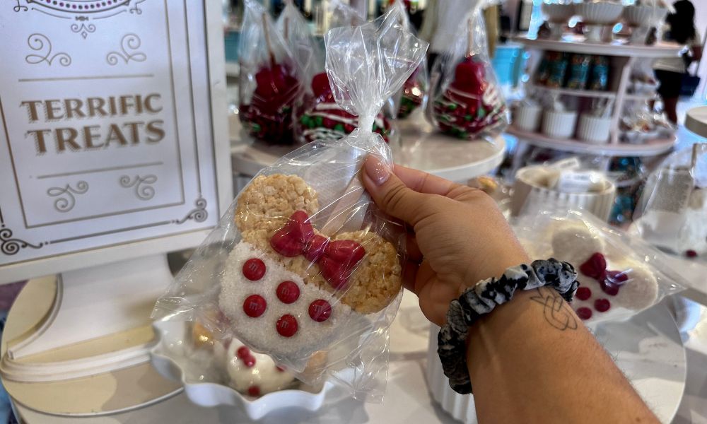 MK-christmas-snacks-wdw 2 – WDWINFO.COM Magic Kingdom’s Main Street Confectionery Unveils Holiday Treats! MK-christmas-snacks-wdw 2