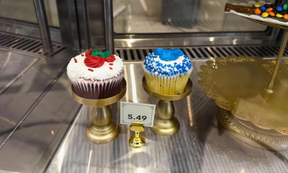 MK-christmas-snacks-wdw 5 – WDWINFO.COM Magic Kingdom’s Main Street Confectionery Unveils Holiday Treats! MK-christmas-snacks-wdw 5