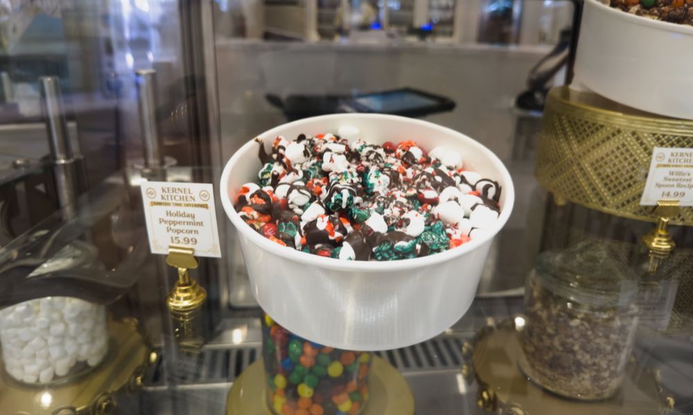 MK-christmas-snacks-wdw 7 – WDWINFO.COM Magic Kingdom’s Main Street Confectionery Unveils Holiday Treats! MK-christmas-snacks-wdw 7