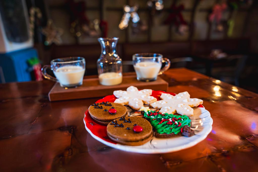 jock-lindseys-hangar-bar-holiday-food-02 – WDWINFO.COM Don’t Miss Jock Lindsey’s Holiday Hangar Bar at Disney Springs jock-lindseys-hangar-bar-holiday-food-02
