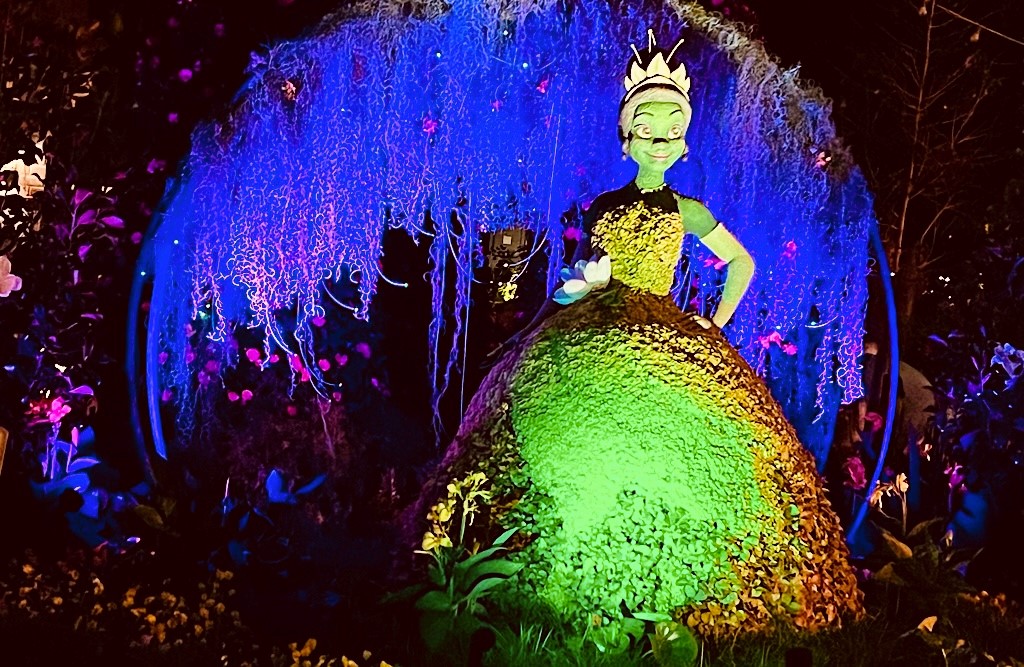Tiana Topiary – WDWINFO.COM Flower & Garden Festival: Hannah’s Version Tiana Topiary
