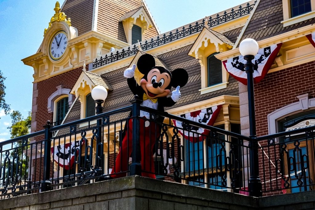 steven-beyer-r9dWA30cAsM-unsplash-1-Large – WDWINFO.COM Disney First-Timer: Here Are 5 Magical Touches To Love steven-beyer-r9dWA30cAsM-unsplash-1-Large Photo by <a href="https://unsplash.com/@sbeyerjr?utm_content=creditCopyText&utm_medium=referral&utm_source=unsplash">Steven Beyer</a> on <a href="https://unsplash.com/photos/a-mickey-mouse-statue-on-top-of-a-building-r9dWA30cAsM?utm_content=creditCopyText&utm_medium=referral&utm_source=unsplash">Unsplash</a>