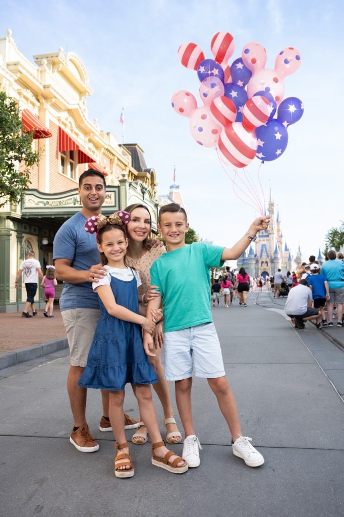 Balloons Large ā WDWINFO.COM New 4th of July Magic Shots From Disney PhotoPass Balloons Large