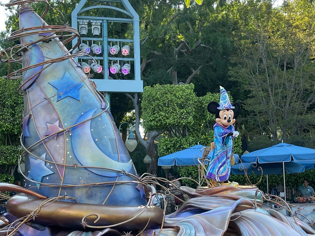 Disneyland-Magic-Happens-Mickey-01 – WDWINFO.COM My First Visit to the Disneyland Resort in 2 Years: A Trip Report Disneyland-Magic-Happens-Mickey-01