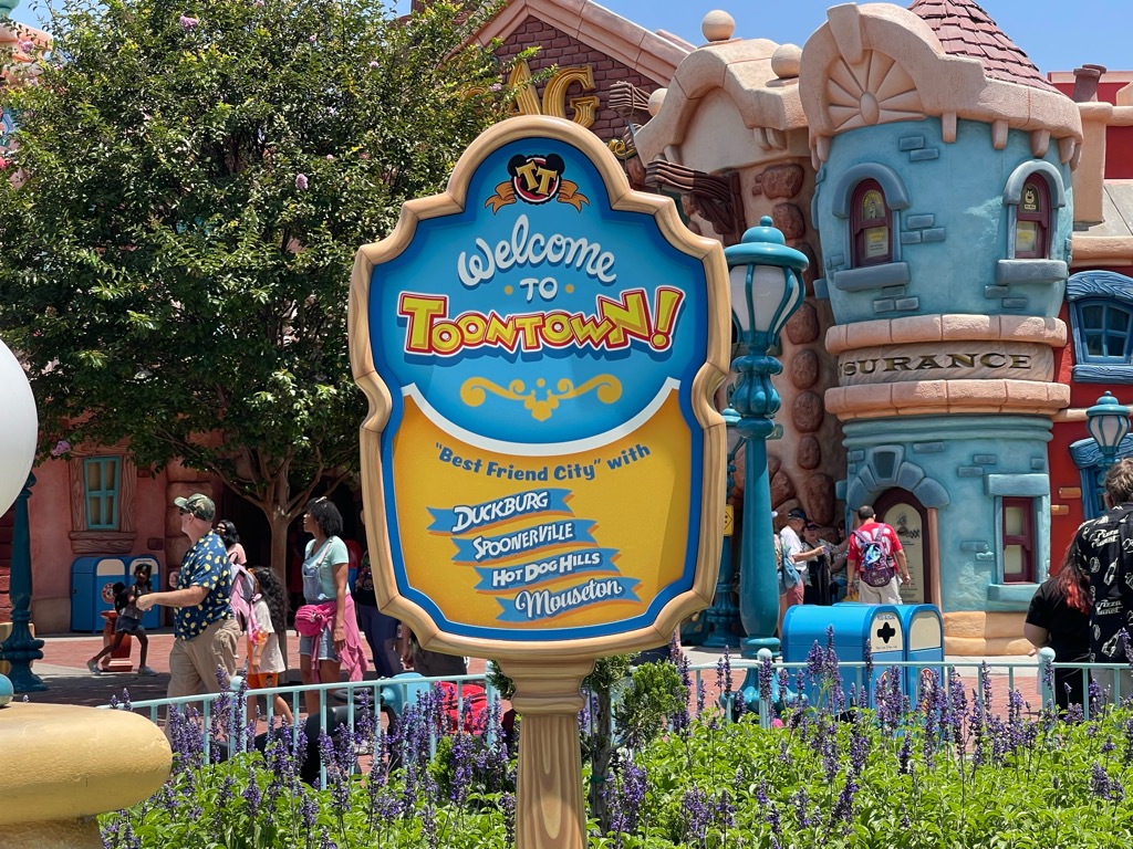 Disneyland-Mickeys-Toontown – WDWINFO.COM My First Visit to the Disneyland Resort in 2 Years: A Trip Report Disneyland-Mickeys-Toontown