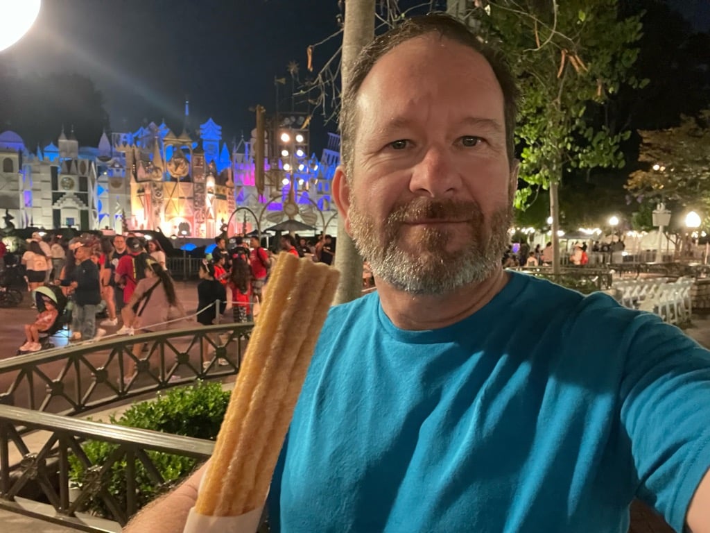 Tom-Disneyland-Churro-02 – WDWINFO.COM My First Visit to the Disneyland Resort in 2 Years: A Trip Report Tom-Disneyland-Churro-02