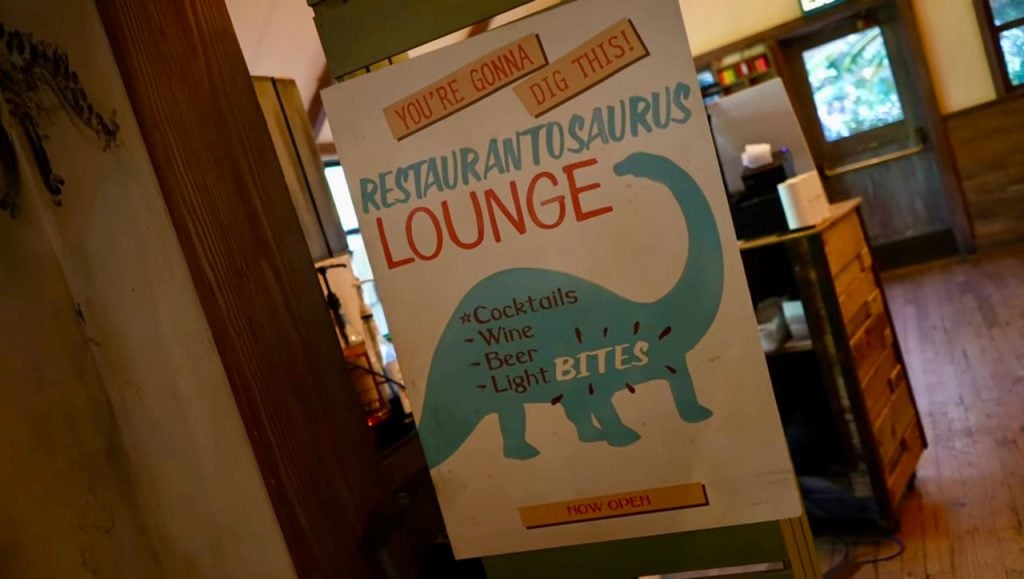 VIDEO: Getting Drinks at Restaurantosaurus Lounge in Disney World restaurantosaurus-lounge