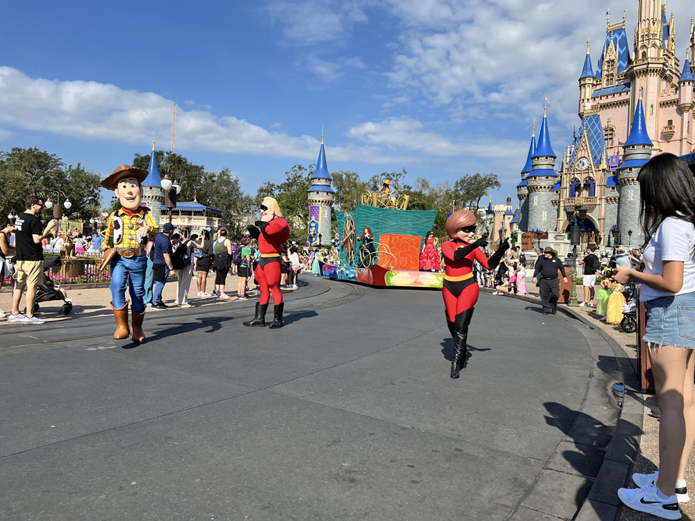 IMG_1313 – WDWINFO.COM Don’t Miss the Disney Adventure Friends Cavalcade in Magic Kingdom IMG_1313