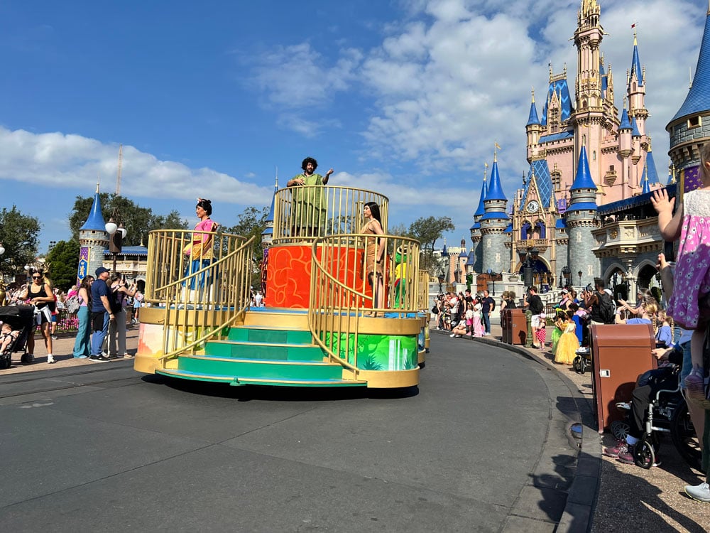 IMG_1329 – WDWINFO.COM Don’t Miss the Disney Adventure Friends Cavalcade in Magic Kingdom IMG_1329
