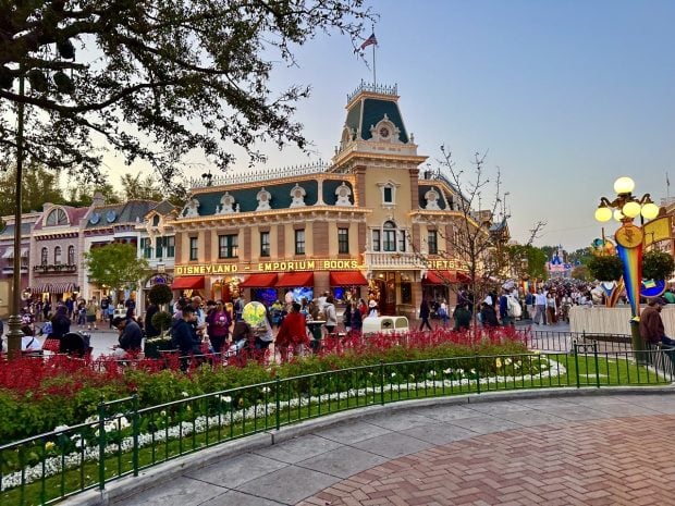 Five Tips for the Last-Day Blues of a Disney Vacation 2024 - Zoe - DLR Mainstreet Large