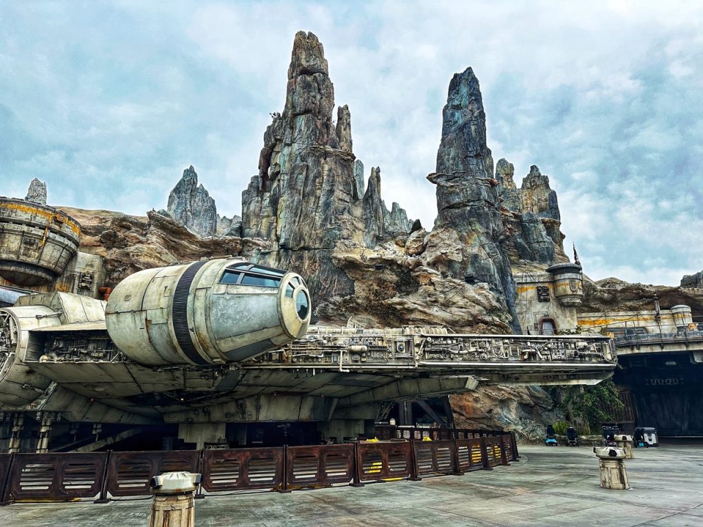 2024 - Zoe - DLR Star Wars Large – WDWINFO.COM The New Stories of Disneyland: 10 Countdown Movies 2024 - Zoe - DLR Star Wars Large