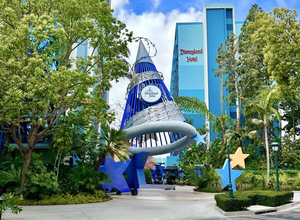 Disney Debate: Vacation Laundry Or Clothes For Days? 2024 - Zoe - Disneyland Resort Large