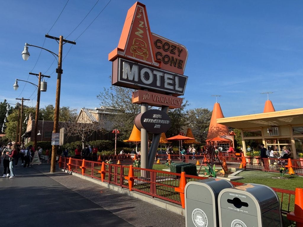 There’s NOTHING Like a Disneyland Churro & There Are NEW Ones Coming! dca-cozy-cone-motel