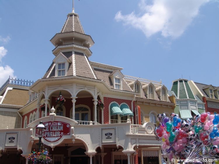 Main-Street-USA-36 – WDWINFO.COM Disney Hot Take: The Plaza Ice Cream Parlor Isn’t Good Main-Street-USA-36