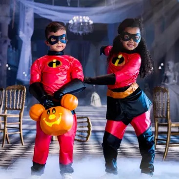 10568_SS_CostumesbyFranchise-Incredibles_20250728 – WDWINFO.COM 4 Outfit Mistakes for a Disney Parks Halloween Party 10568_SS_CostumesbyFranchise-Incredibles_20250728