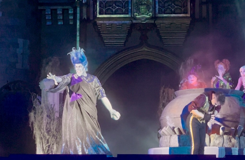 2025 Hocus Pocus Villain Spelltacular 10 – WDWINFO.COM 10 Years Later, Is the Hocus Pocus Villain Spelltacular Still a Must See Show? 2025 Hocus Pocus Villain Spelltacular 10
