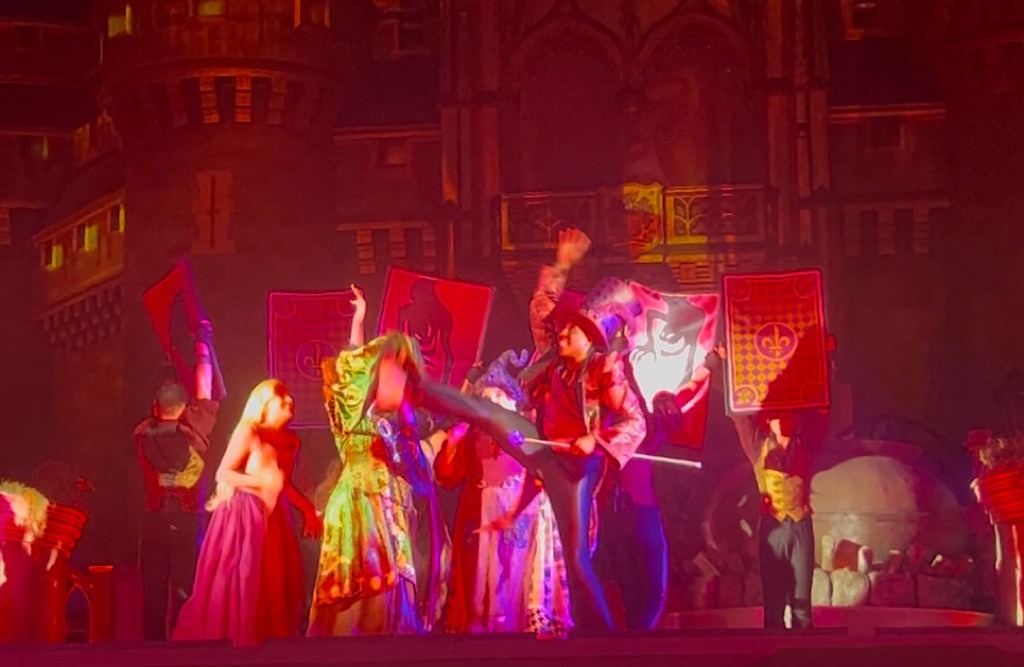 10 Years Later, Is the Hocus Pocus Villain Spelltacular Still a Must See Show? 2025 Hocus Pocus Villain Spelltacular 3