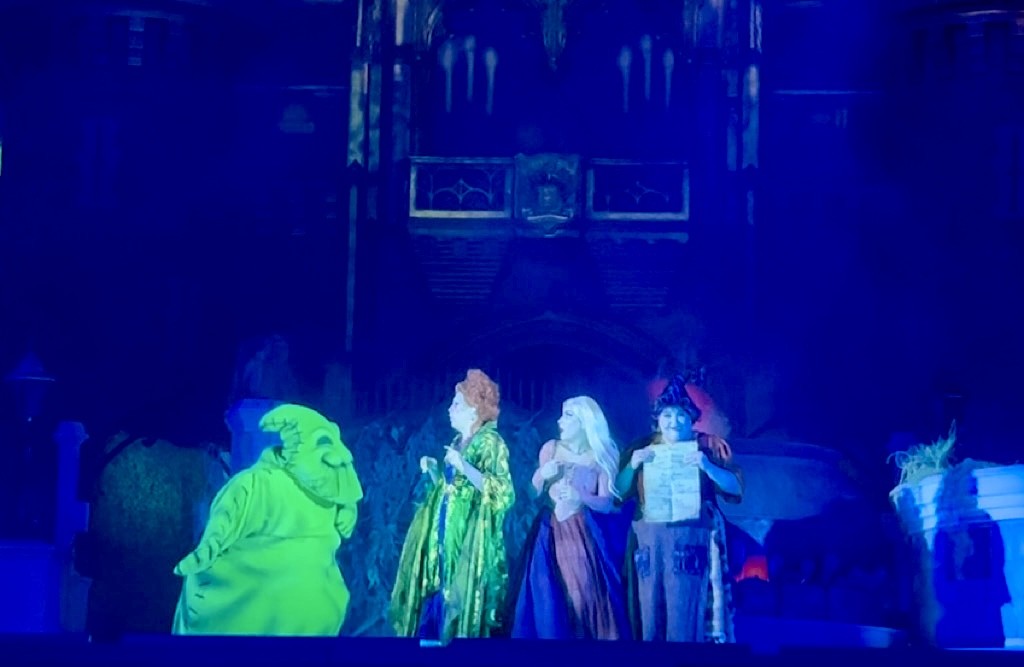 10 Years Later, Is the Hocus Pocus Villain Spelltacular Still a Must See Show? 2025 Hocus Pocus Villain Spelltacular 5