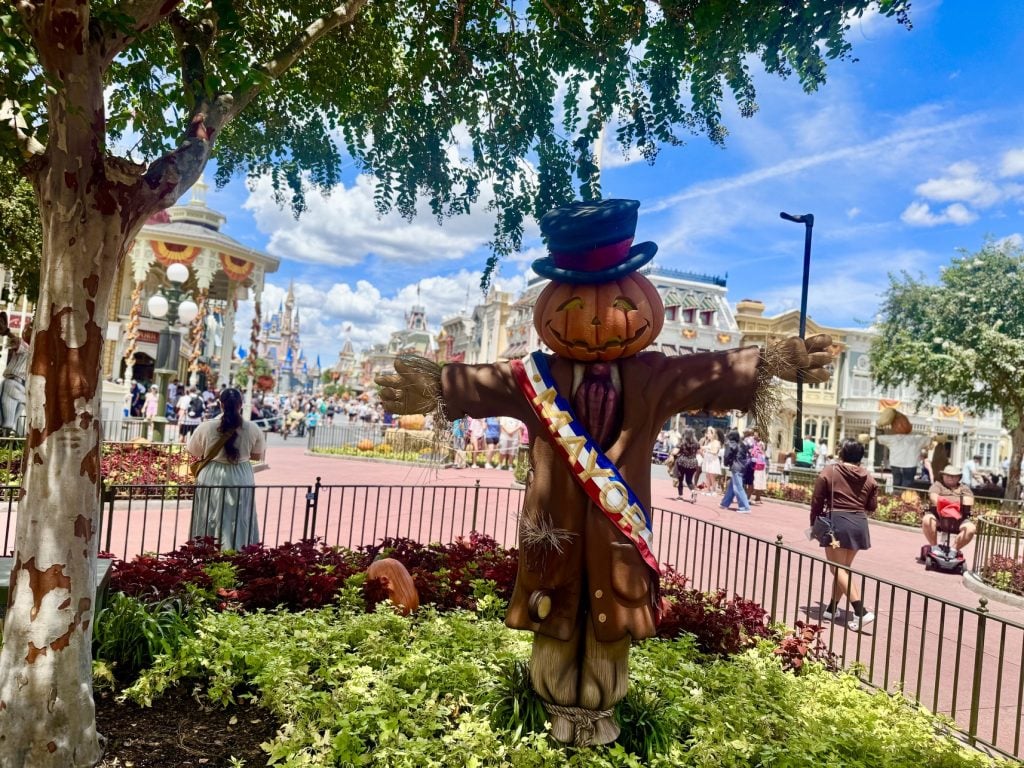 2025 magic kingdom halloween decorations pumpkin 15 – WDWINFO.COM Halloween Decor Has Arrived at Disney’s Magic Kingdom! 2025 magic kingdom halloween decorations pumpkin 15