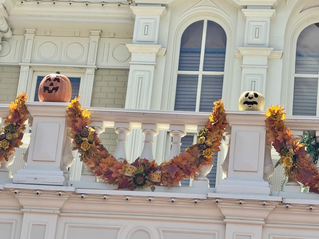 2025 magic kingdom halloween decorations pumpkin 18 – WDWINFO.COM Halloween Decor Has Arrived at Disney’s Magic Kingdom! 2025 magic kingdom halloween decorations pumpkin 18