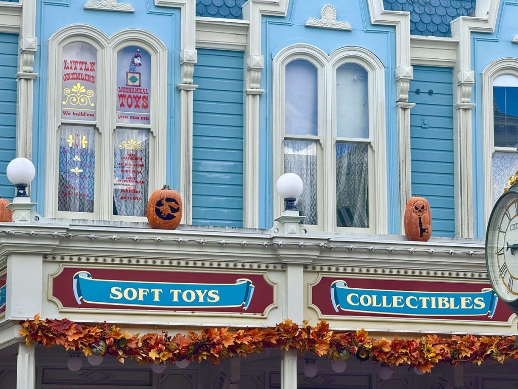 2025 magic kingdom halloween decorations pumpkin 23 – WDWINFO.COM Halloween Decor Has Arrived at Disney’s Magic Kingdom! 2025 magic kingdom halloween decorations pumpkin 23