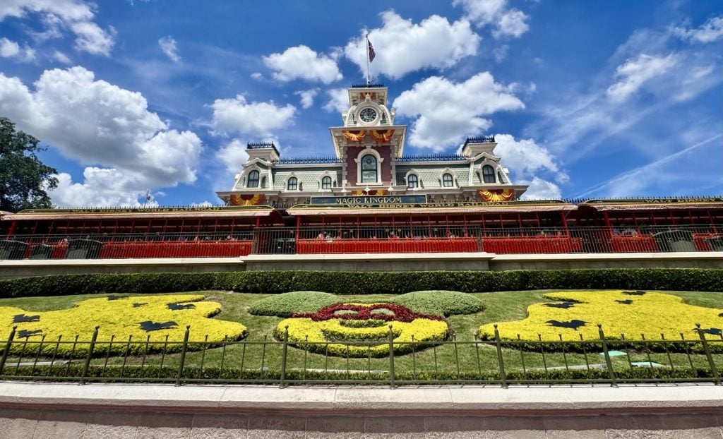 2025 magic kingdom halloween decorations pumpkin 3 – WDWINFO.COM Halloween Decor Has Arrived at Disney’s Magic Kingdom! 2025 magic kingdom halloween decorations pumpkin 3