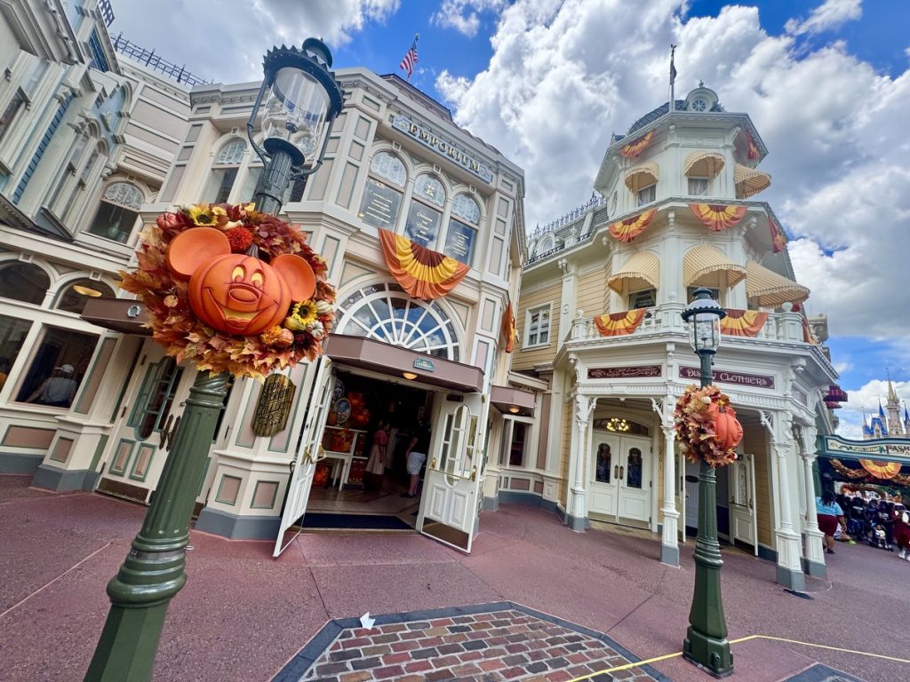 2025 magic kingdom halloween decorations pumpkin 31 – WDWINFO.COM Halloween Decor Has Arrived at Disney’s Magic Kingdom! 2025 magic kingdom halloween decorations pumpkin 31