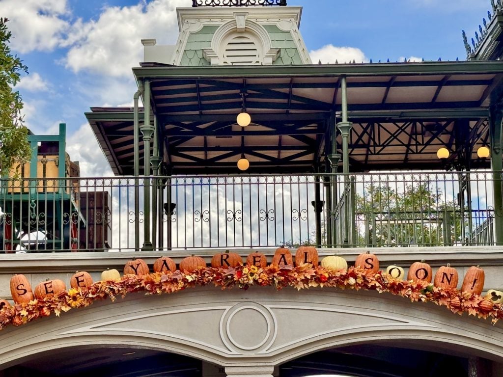 2025 magic kingdom halloween decorations pumpkin 34 – WDWINFO.COM Halloween Decor Has Arrived at Disney’s Magic Kingdom! 2025 magic kingdom halloween decorations pumpkin 34