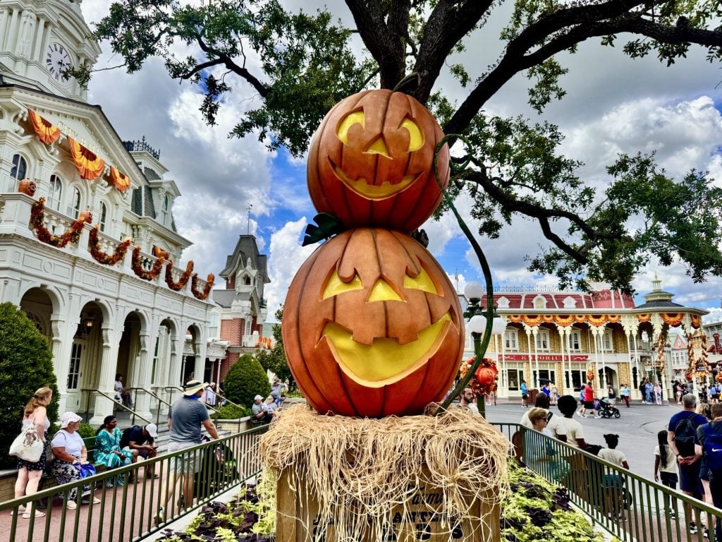 2025 magic kingdom halloween decorations pumpkin 35 – WDWINFO.COM Halloween Decor Has Arrived at Disney’s Magic Kingdom! 2025 magic kingdom halloween decorations pumpkin 35