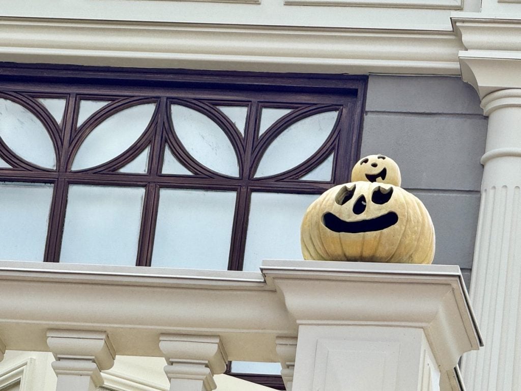 2025 magic kingdom halloween decorations pumpkin 36 – WDWINFO.COM Halloween Decor Has Arrived at Disney’s Magic Kingdom! 2025 magic kingdom halloween decorations pumpkin 36